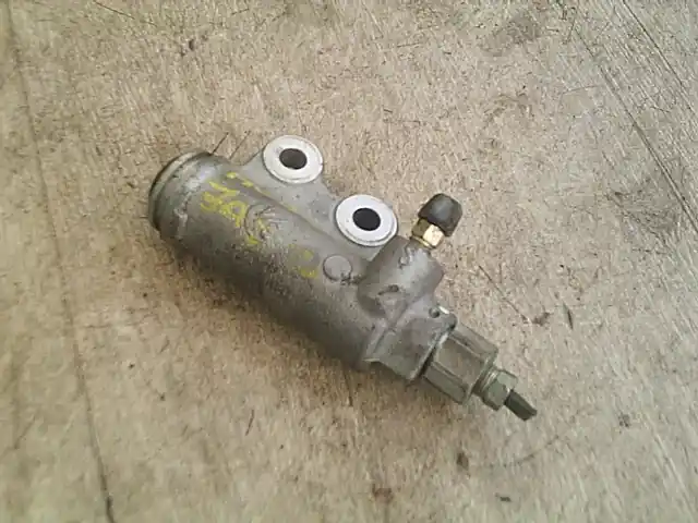 Nézd meg most HONDA JAZZ 02.01-08.09 Kuplung munkahenger alsó bontott alkatrész