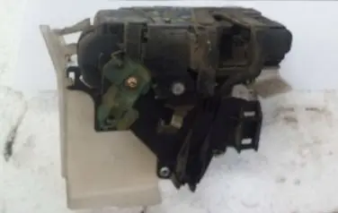 VW POLO V. 02-05 Jobb első ajtó zárszerkezet mechanikus bontott alkatrész Árcsökkenés
