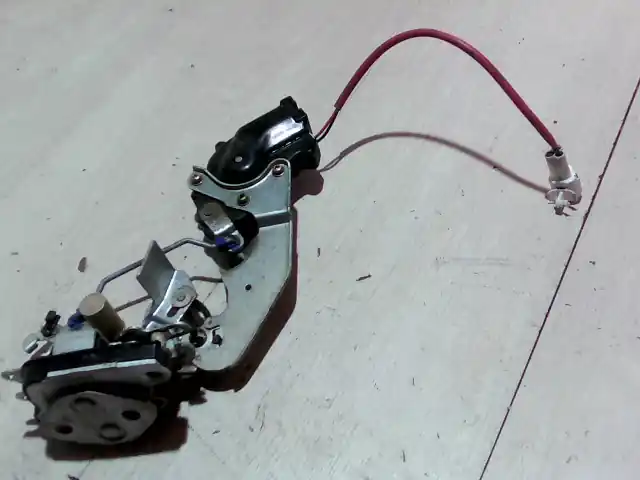 SUZUKI SWIFT 96-05 Jobb hátsó ajtó zárszerkezet központi záras elektromos bontott alkatrész Szuper ajánlat