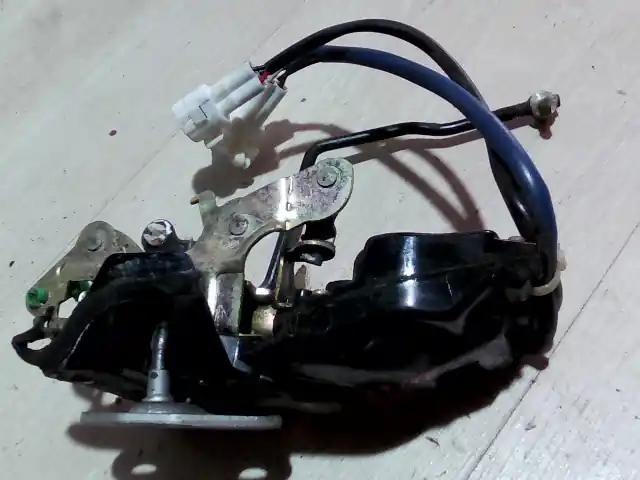 SUZUKI SWIFT 96-05 Bal első ajtó zárszerkezet központi záras elektromos bontott alkatrész Kihagyhatatlan ajánlat