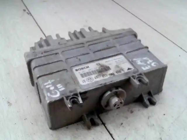 Alacsony ár VW GOLF III. Motorvezérlő egység ecu pcm modul bontott alkatrész