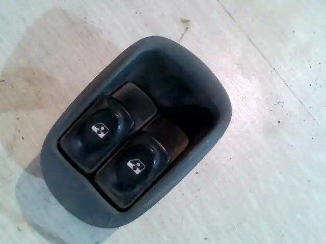 RENAULT MEGANE SCENIC 97-99 Bal első ablakemelő kapcsoló 5 ajtós bontott alkatrész Újdonság