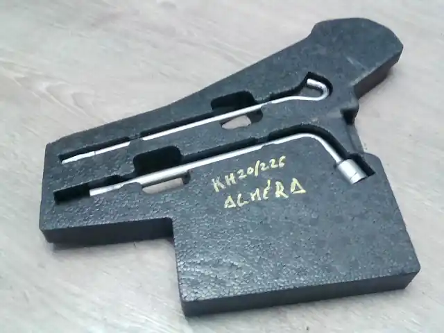 Ajánlat NISSAN ALMERA 98-00 Szerszámtartó szerszámokkal bontott alkatrész