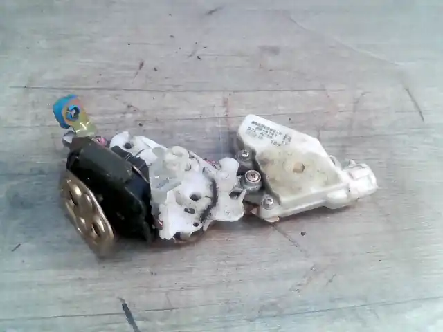 NISSAN ALMERA 98-00 Jobb első ajtó zárszerkezet mechanikus 5 ajtós bontott alkatrész Szuper ajánlat