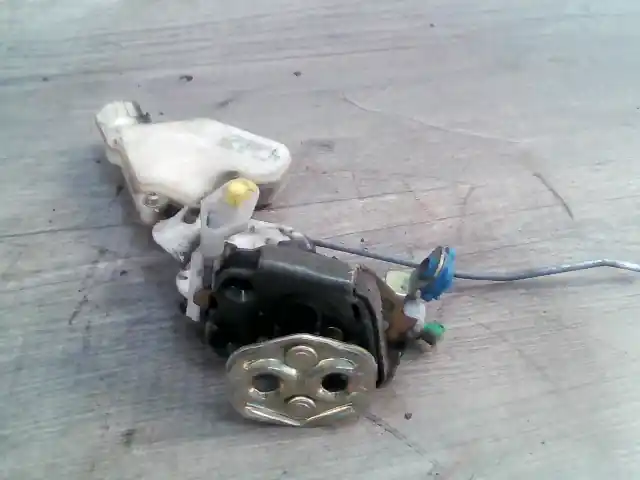 Árcsökkenés NISSAN ALMERA 98-00 Bal első ajtó zárszerkezet mechanikus 5 ajtós bontott alkatrész