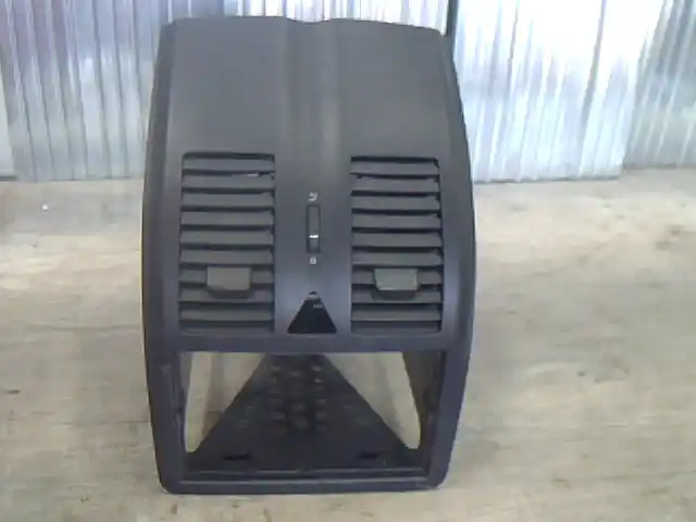 Árengedmény VW POLO IV. 99-02 Középső szellőző bontott alkatrész