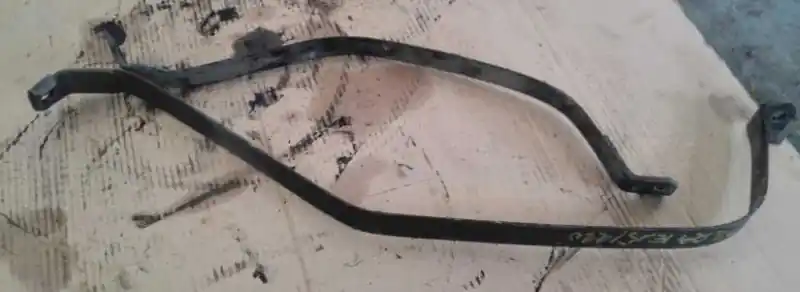 Korlátozott ajánlat NISSAN MICRA K12 2002-2010 üzemanyagtank tartó pánt bontott alkatrész