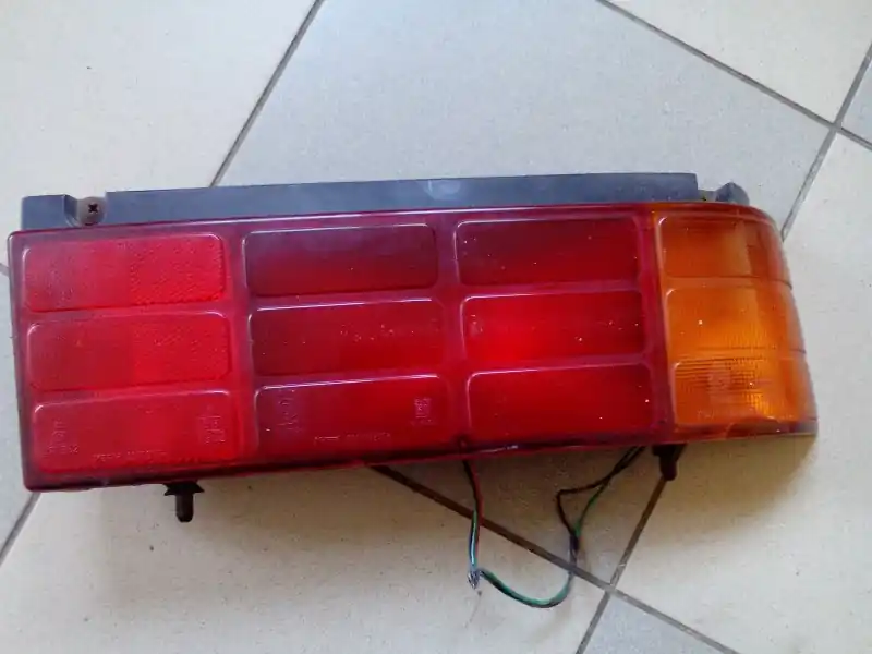 SUZUKI SWIFT 89-96 Jobb hátsó lámpa bontott alkatrész Biztonságos vásárlás