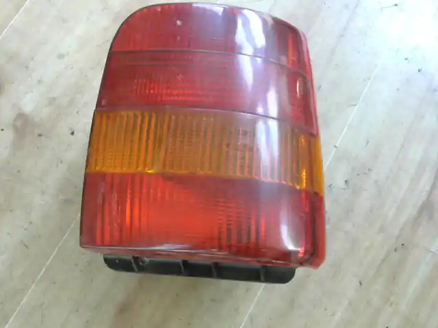 FORD SCORPIO 95- Jobb hátsó lámpa kombi bontott alkatrész Vedd meg most