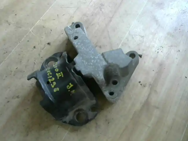 RENAULT CLIO 98-01 Motortartó bak jobb oldali bontott alkatrész Szuper ajánlat
