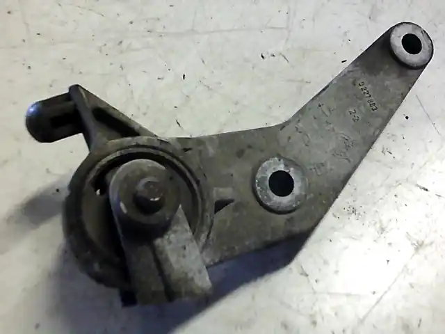 OPEL CORSA C 00-06 Motortartó bak hátsó bontott alkatrész Rendeld meg most