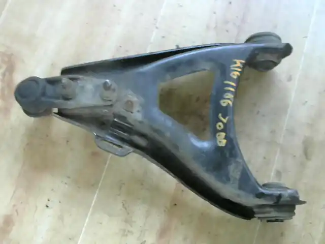 Bestseller RENAULT MEGANE 99-02 Jobb első lengőkar bontott alkatrész