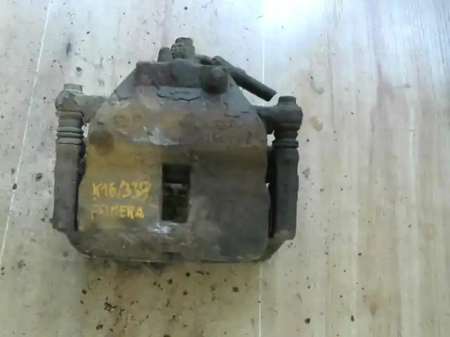 NISSAN PRIMERA P11 96.10-99.09 Jobb első féknyereg munkahengerrel bontott alkatrész Utolsó esély