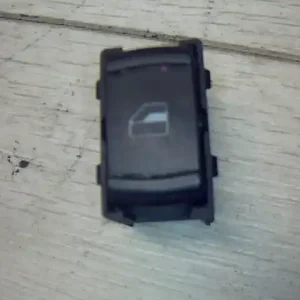 VW GOLF IV. Bal hátsó ablakemelő kapcsoló bontott alkatrész Legnépszerűbb