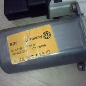 Vedd meg online VW GOLF IV. Jobb hátsó ablakemelő motor combi bontott alkatrész
