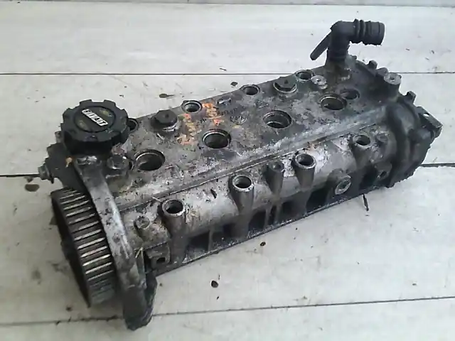 Legkelendőbb FIAT PUNTO II. Vezérműtengelyház vezérművel 1.2i bontott alkatrész