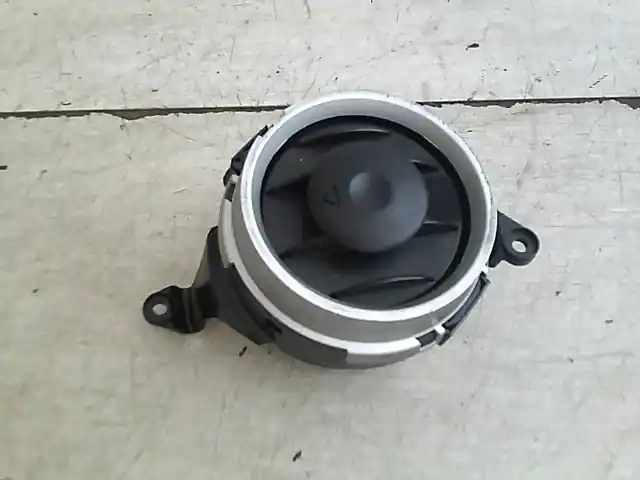 FORD FIESTA 02-05 Középső szellőző bontott alkatrész Vedd meg most