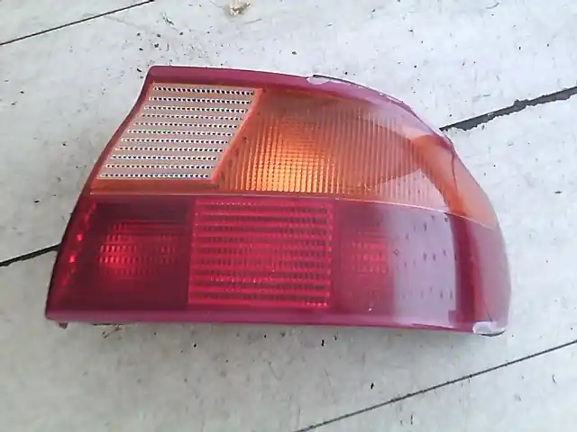 FORD MONDEO 93-96 Jobb hátsó lámpa sedan bontott alkatrész Vásárlói kedvenc