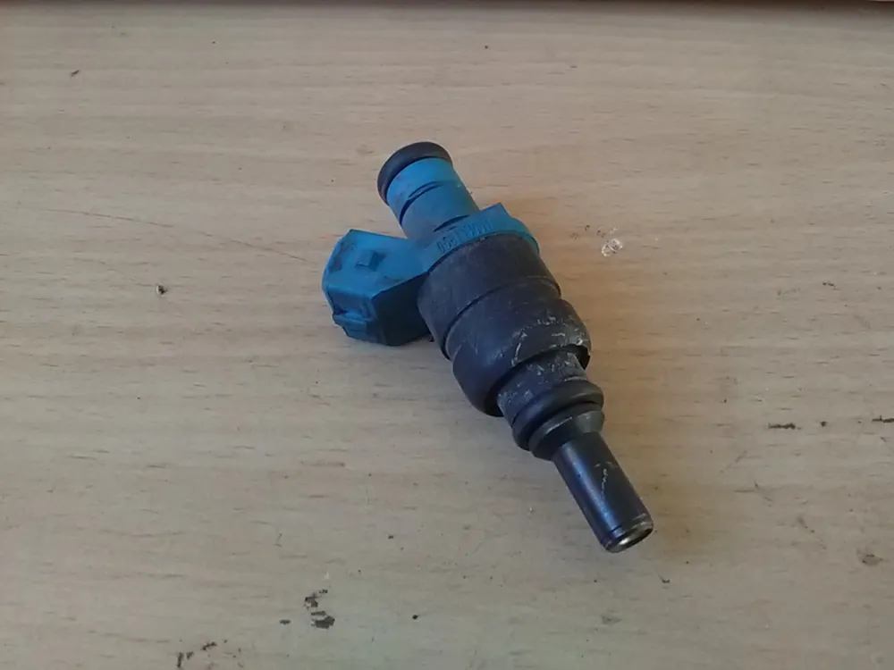 VW PASSAT 96.10-00.10 B5 Injektor befecskendező hengerenkénti 1.8i bontott alkatrész Ne maradj le
