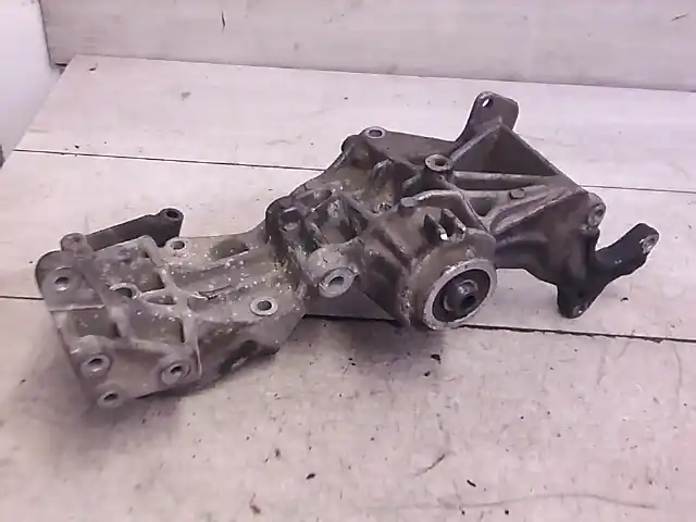 AUDI A4 94-98 Generátor tartó bak 1.8i bontott alkatrész Nézd meg most