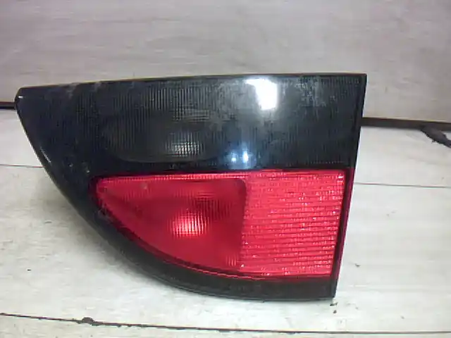 Prémium RENAULT MEGANE 95-99 Jobb belső hátsó lámpa bontott alkatrész