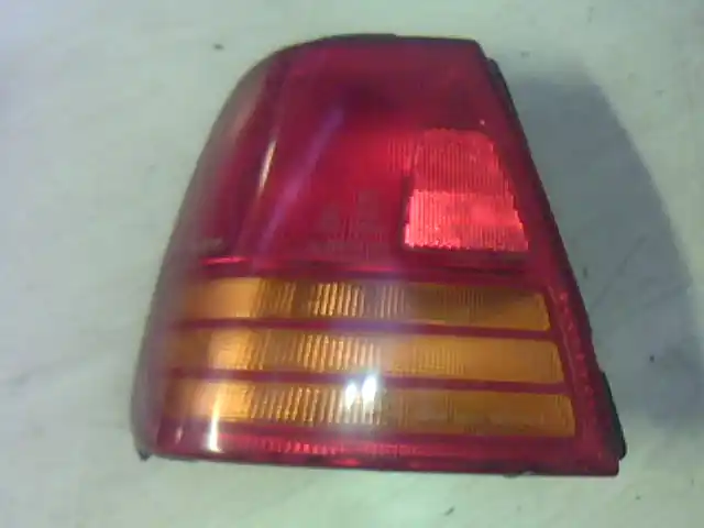 SUZUKI SWIFT 89-96 Bal hátsó lámpa 4 ajtós bontott alkatrész Olcsó
