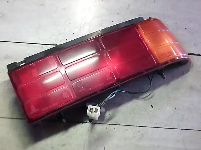 Alacsony ár SUZUKI SWIFT 89-96 Jobb hátsó lámpa bontott alkatrész