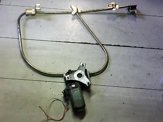 RENAULT CLIO 90-96 Bal első ablakemelő szerkezet elektromos 3 ajtós bontott alkatrész Végkiárusítás