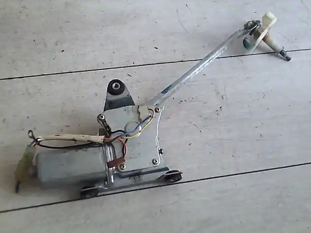 SUZUKI SWIFT 96-05 Ablaktörlő motor hátsó bontott alkatrész Legnépszerűbb