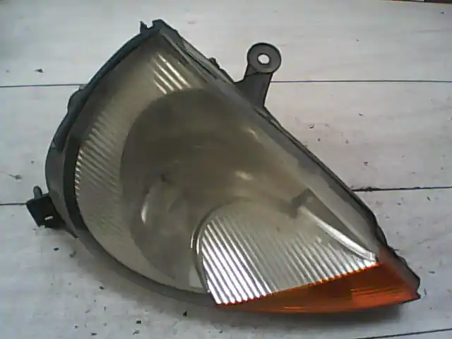 Outlet FORD KA 96-09 Jobb első fényszóró bontott alkatrész