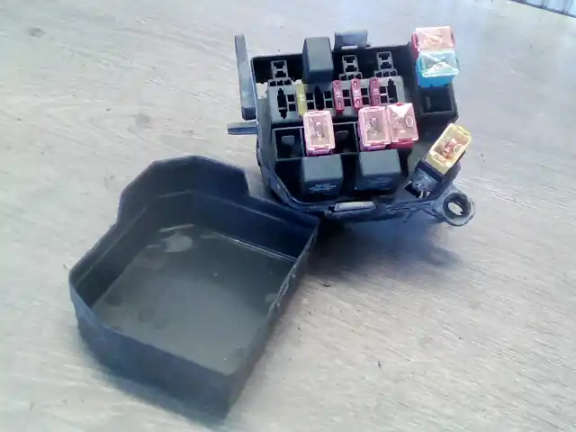 Akció HYUNDAI Atos Prime 1999.08-2004.06 Biztosítéktábla bcm bsi bsm sam gem modul 1.0i bontott alkatrész