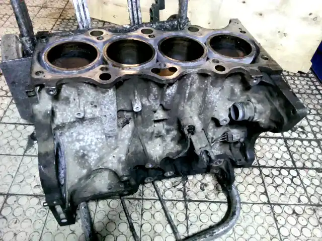 SUZUKI IGNIS Motor. benzin fűzött blokk hengerfej nélkül 1.3i bontott alkatrész Korlátozott ajánlat