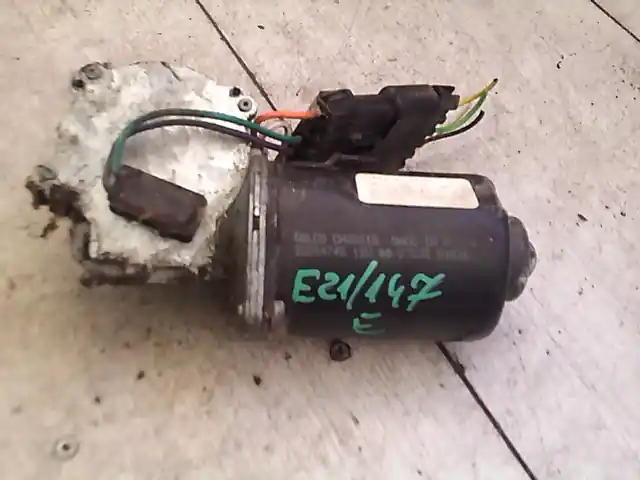 Olcsóbb OPEL CORSA B 93-00 Ablaktörlő motor első bontott alkatrész