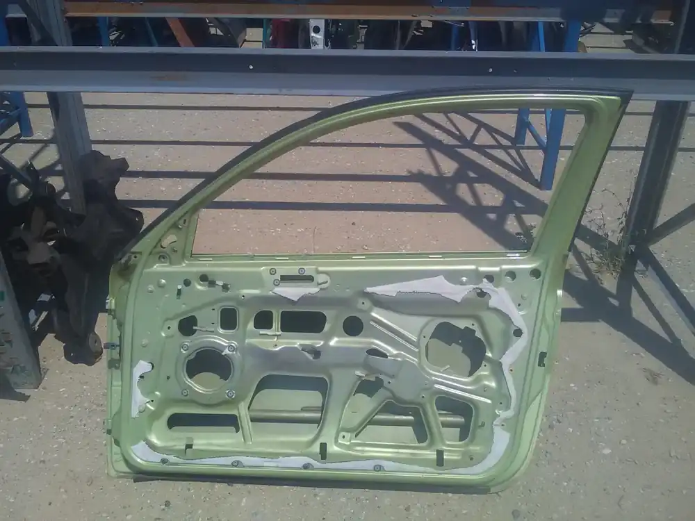 ALFA ROMEO 147 00.10-04.10 Jobb első ajtó. 3 ajtós bontott alkatrész Azonnal elérhető