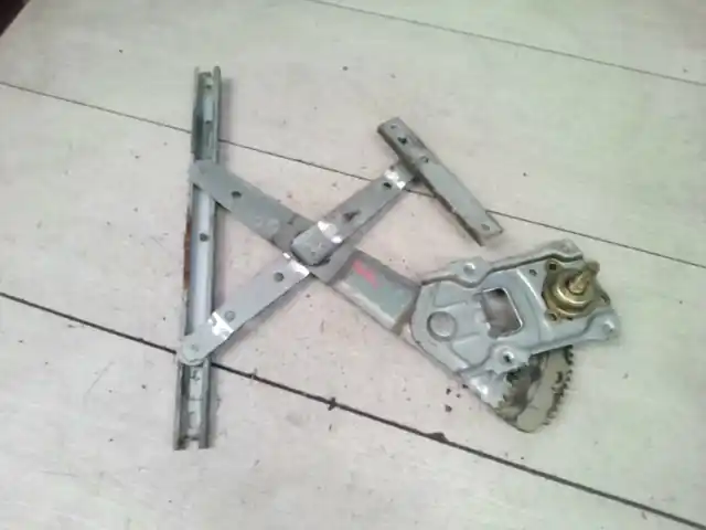 Vedd meg most DAEWOO MATIZ 98-01 Jobb hátsó ablakemelő szerkezet mechanikus 5 ajtós bontott alkatrész