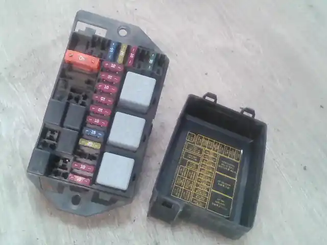 DAEWOO MATIZ 01-05 Biztosítéktábla bcm bsi bsm sam gem modul 0.8i bontott alkatrész Korlátozott ajánlat