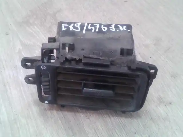 HONDA CIVIC 96-99 Középső szellőző jobb bontott alkatrész Árengedmény