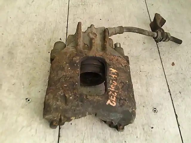 FORD FOCUS 98-04 Bal első féknyereg munkahengerrel 1.4i bontott alkatrész Népszerű
