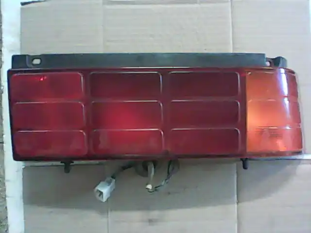 SUZUKI SWIFT 89-96 Jobb hátsó lámpa bontott alkatrész Árengedmény