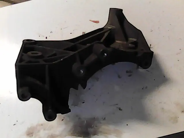RENAULT CLIO 01-06 Generátor tartó bak bontott alkatrész Szezonális akció