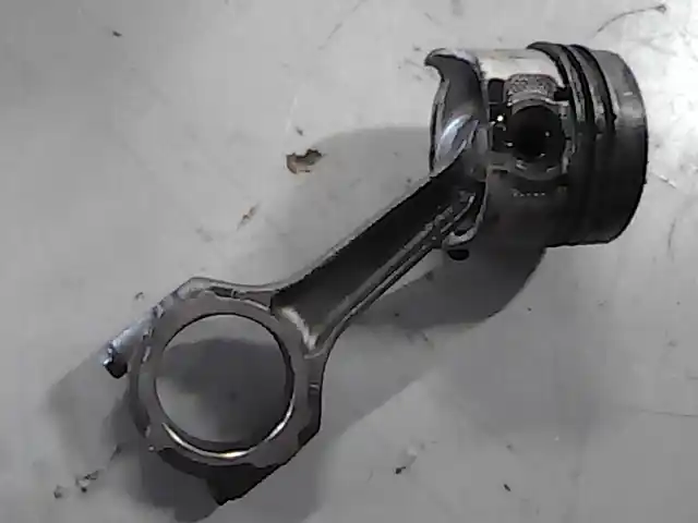 Népszerű RENAULT KANGOO 97-03 Dugattyú és hajtókar bontott alkatrész