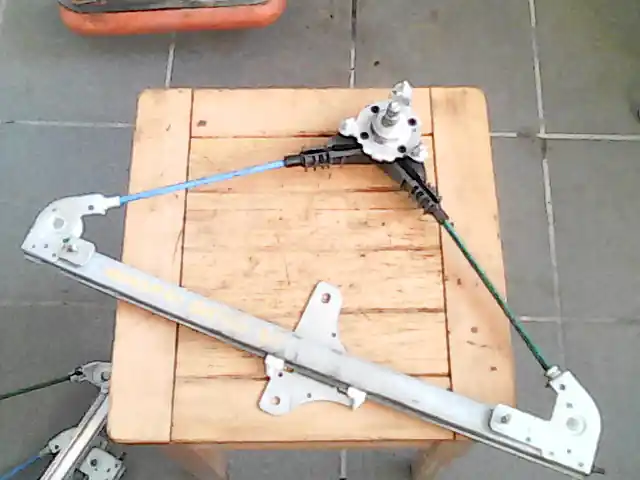 SUZUKI WagonR+ Bal hátsó ablakemelő szerkezet mechanikus bontott alkatrész Kedvezmény