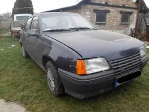 Azonnali szállítás OPEL KADETT E Jobb első ajtóüveg bontott alkatrész